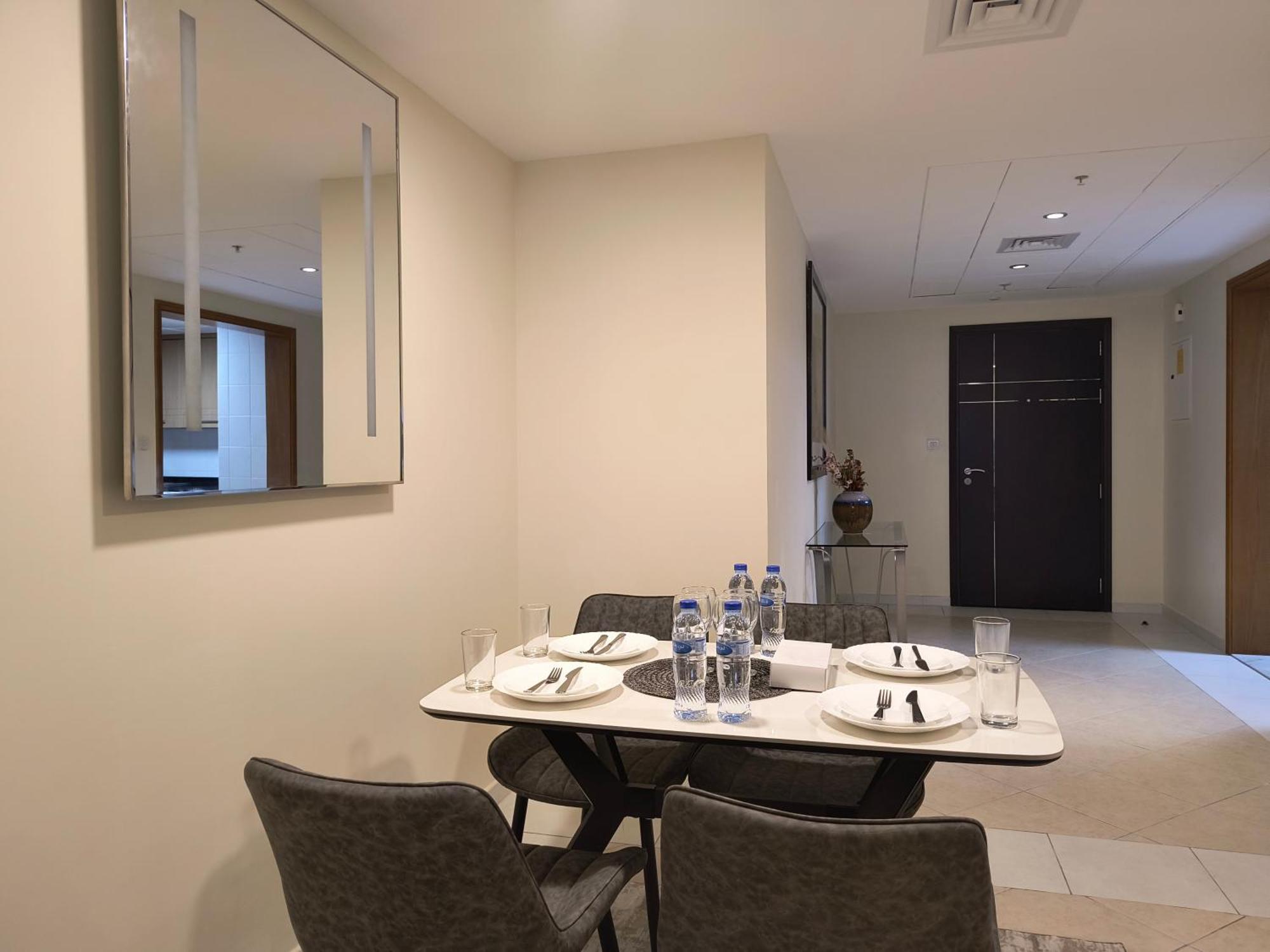 Trinity Holiday Homes - Sheikh Zayed Road Near To Financial Center Metro Station 迪拜 外观 照片